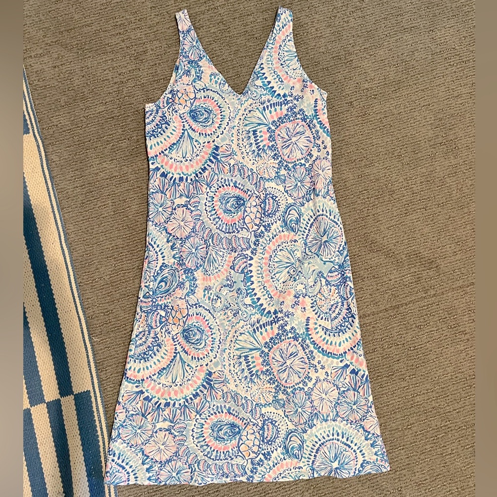 Lilly Pulitzer dress, lightweight material, excellent condition